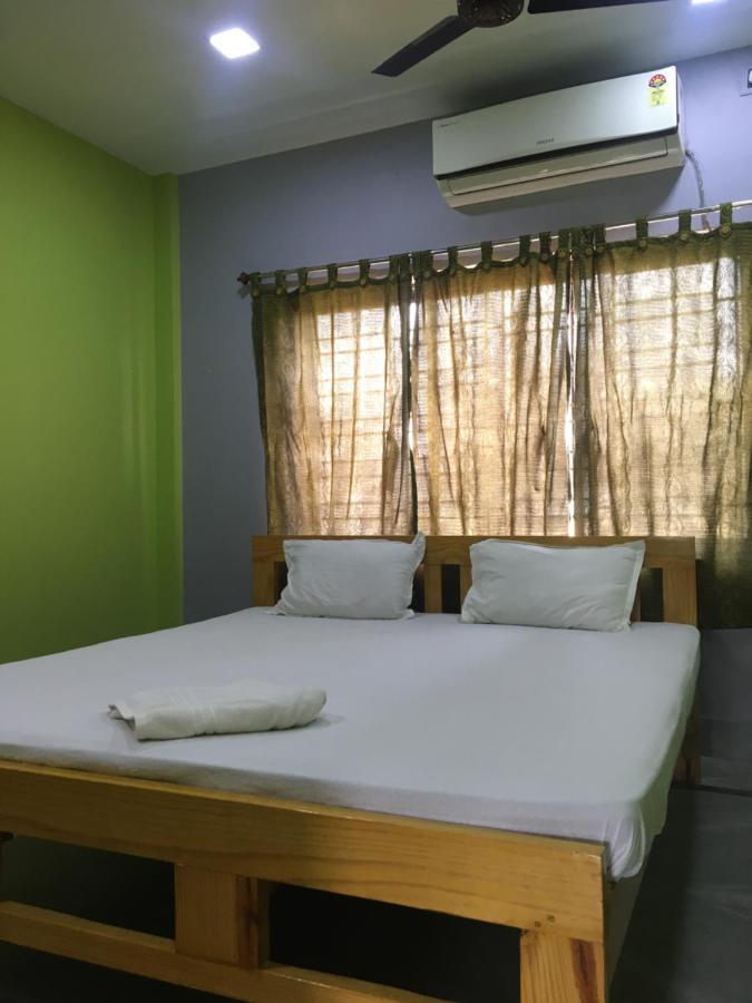 Whispering Woods Inn Bolpur Exteriör bild