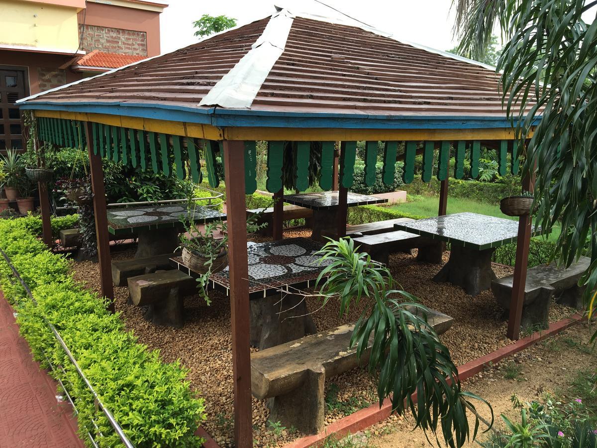 Whispering Woods Inn Bolpur Exteriör bild
