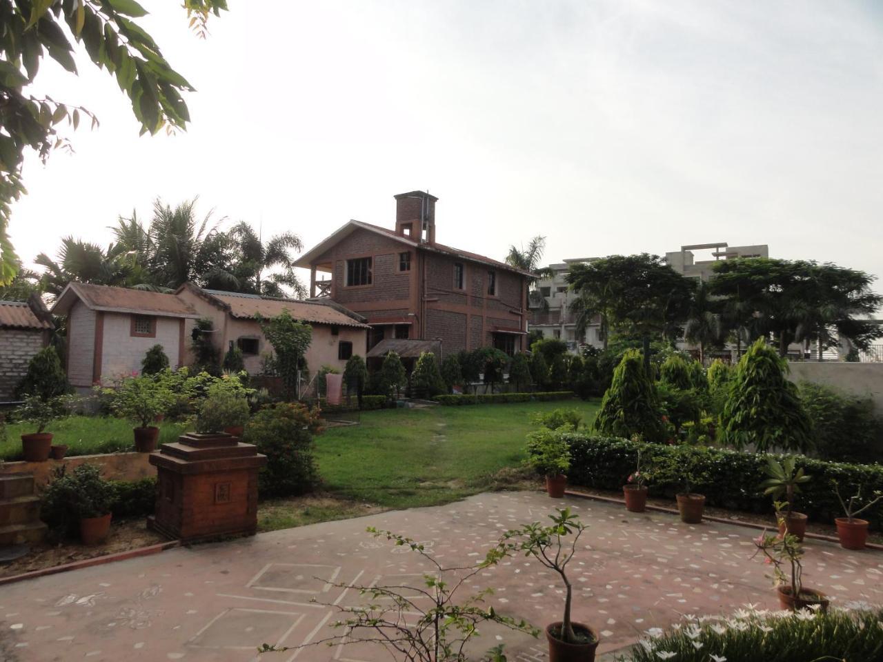 Whispering Woods Inn Bolpur Exteriör bild
